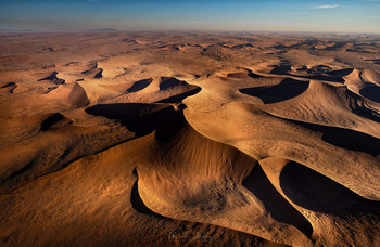 Полет на закате / Дюны пустыни Намиб, Белл 407