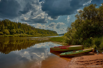 лето в верховьях реки Унжа / чистая таёжная река чуть севернее города Кологрив в Костромской области