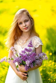 Жёлто-белый снимок / модель Полина Верещагина
платье предоставлено фотостудией «Косплей»