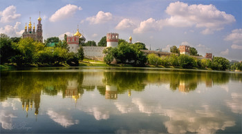 По небу плыли облака / Панорама Новодевичьего монастыря