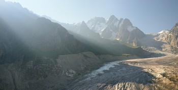 Утро в горах / Карамоугомский ледник