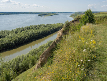 На крутом берегу / высокий берег