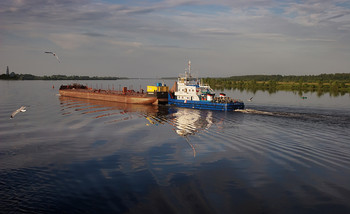 Трудовое утро на Волге... / А мы плывем на теплоходе...

...