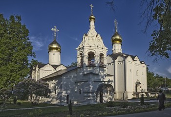 Пятницкий (слева) и Введенский (справа) храмы (1547г) / СЕРГИЕВ ПОСАД