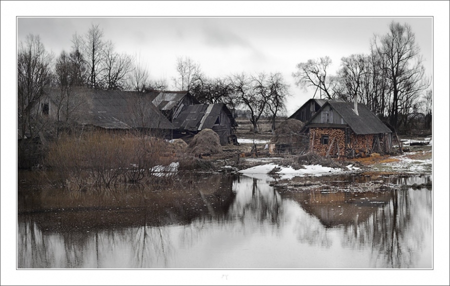 Людзі на балоце рисунок