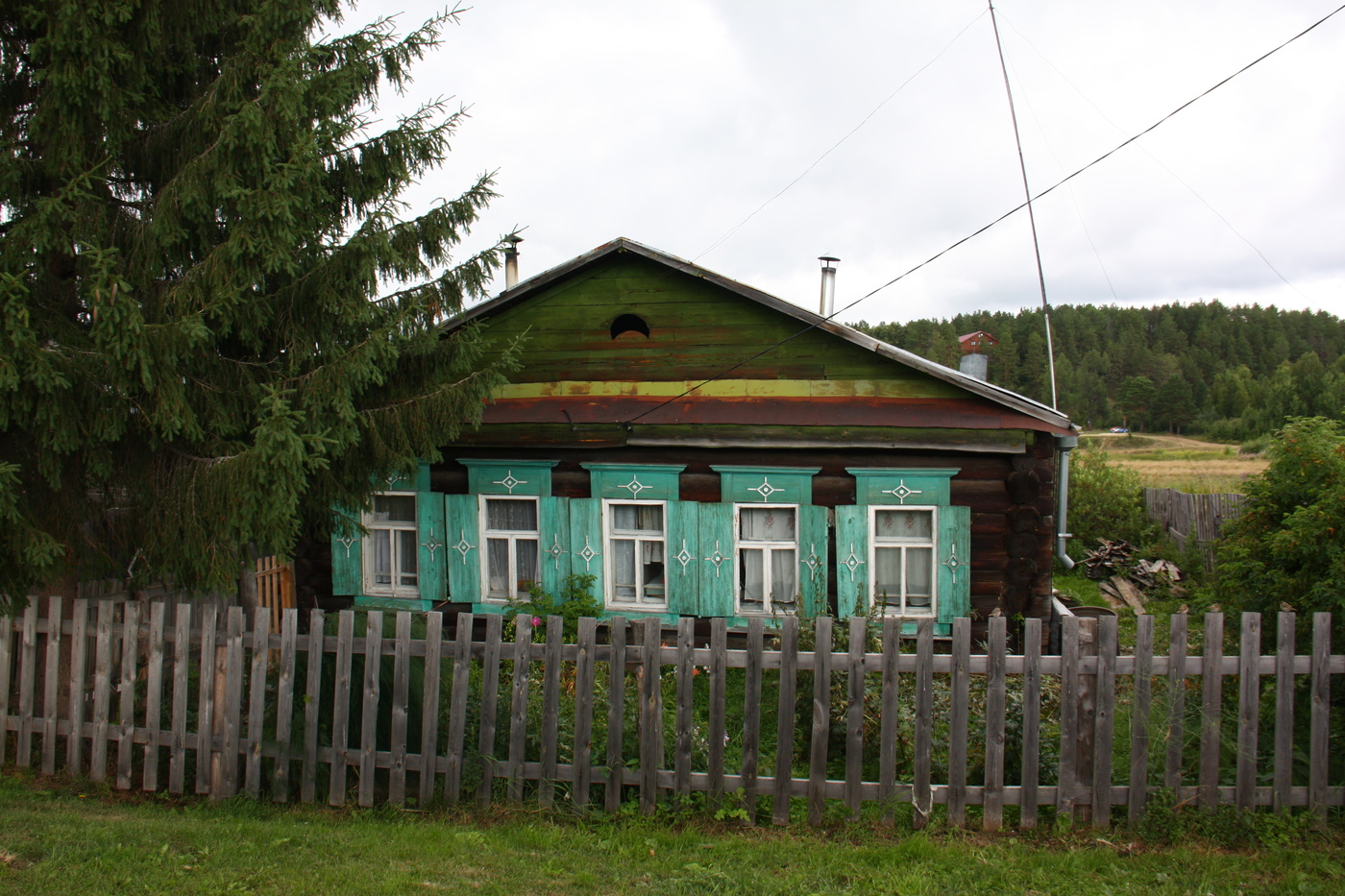 Деревянный дом / Дом в 5 оконбольшой, обычно 3 Село Слобода, Свердловская  область, средний Урал / Автор: Anna Goncharova