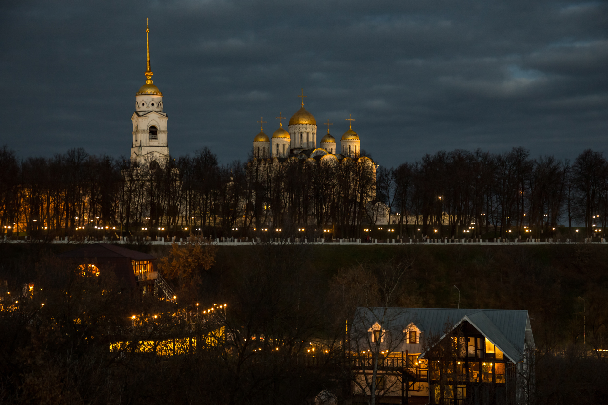 Соборы вечером