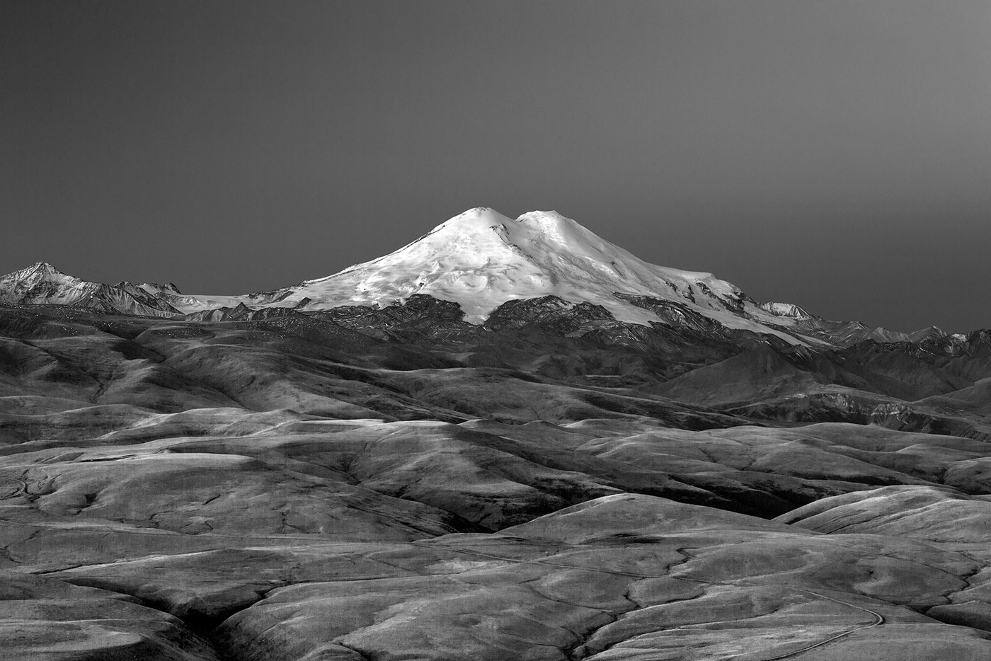 The highest mountain in europe. Эльбрус. Эльбрус Эстетика. Эльбрус картинки. Фото Эльбруса в высоком качестве.