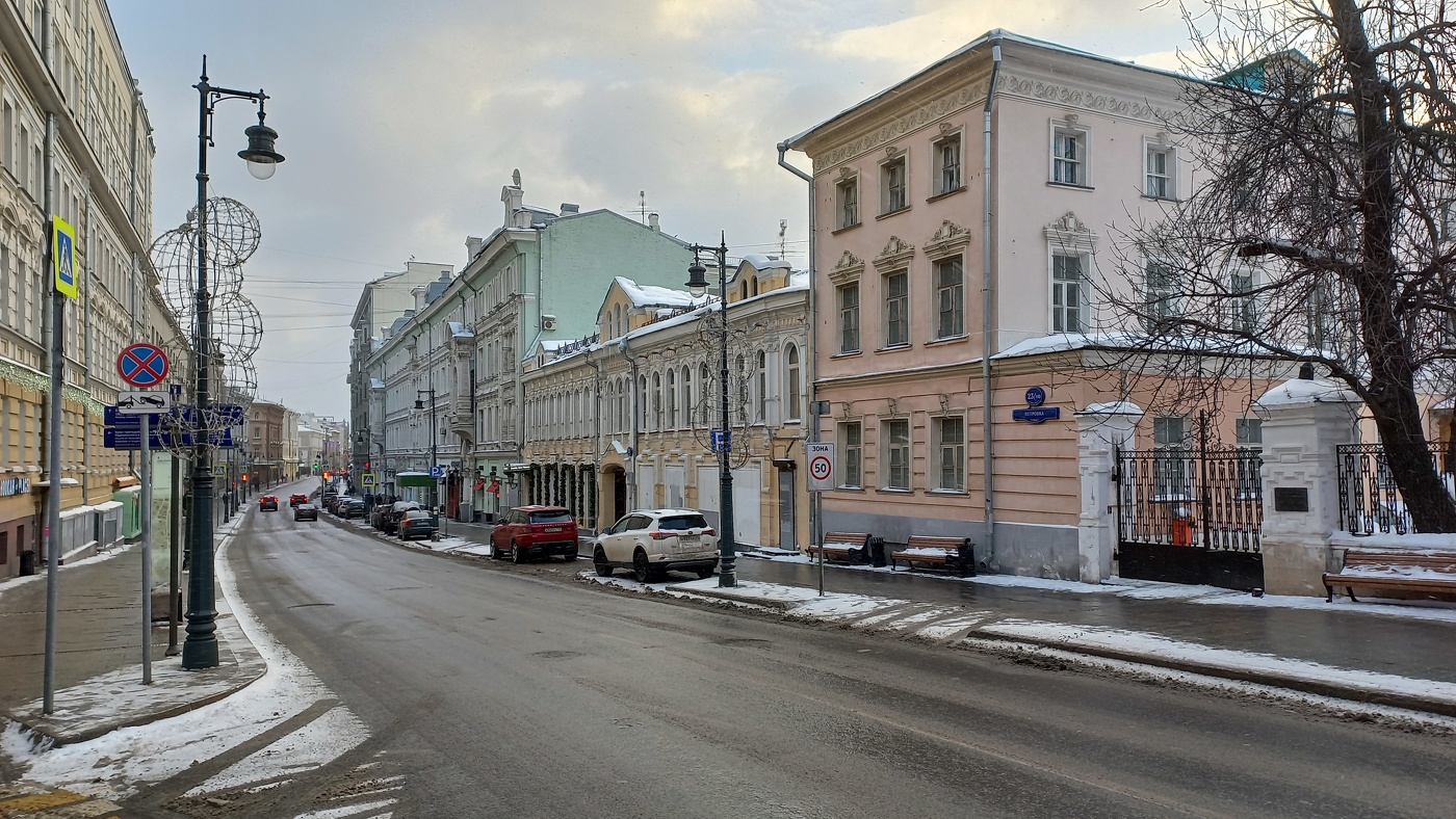 На месяц петровка. Улица Петровка Москва. Петровка 35. Петровка 36.