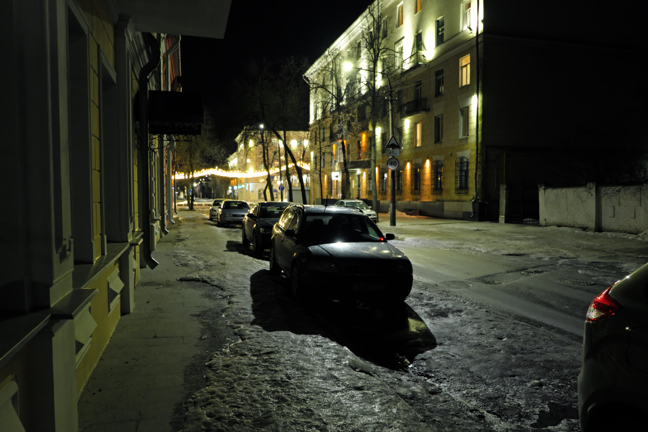 9 вечера на улице. Шпионские вечерние улицы. Фон зима вечер улица кафе. Фото стойкость вечерних улиц.
