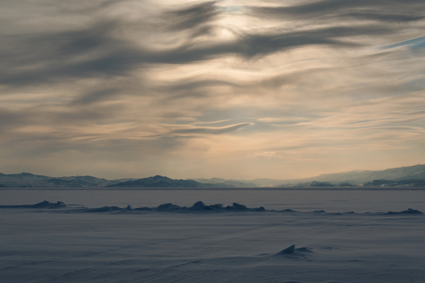 Байкал 2022. Облака на Байкале. Байкал в феврале. Облака над водой Байкал.