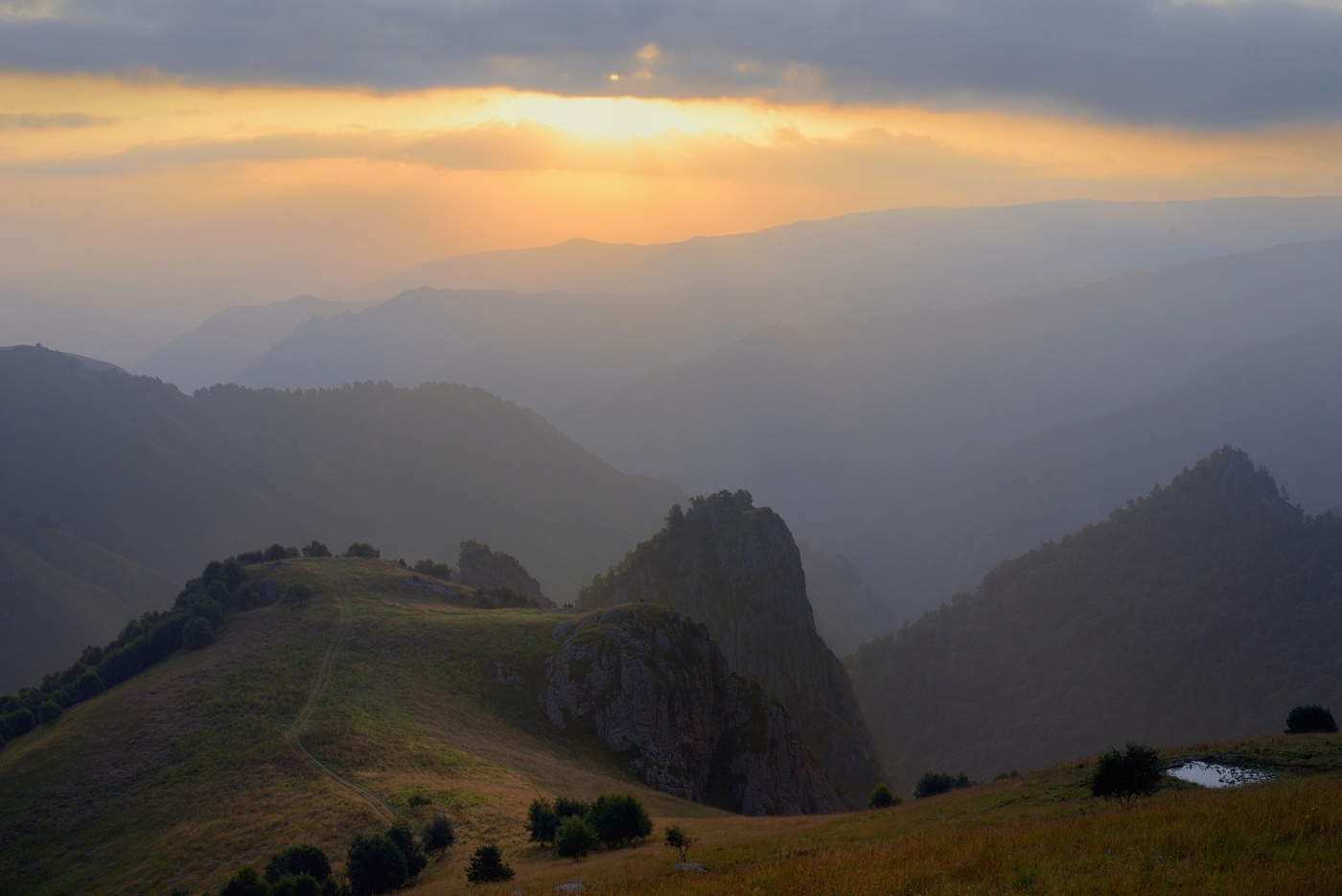 Рассвет В Горах Кавказа