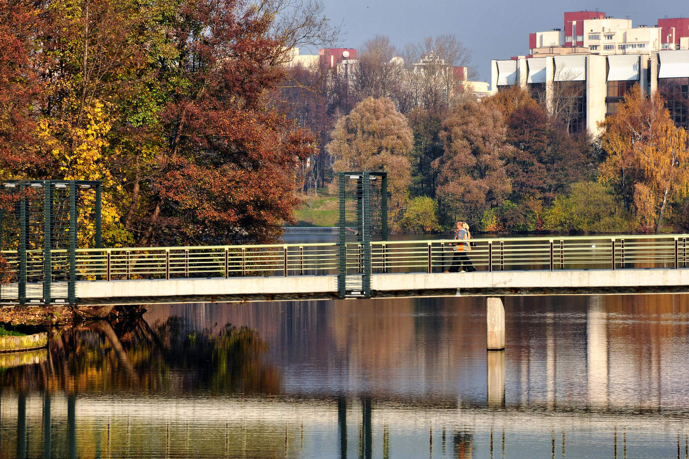 Мост через реку