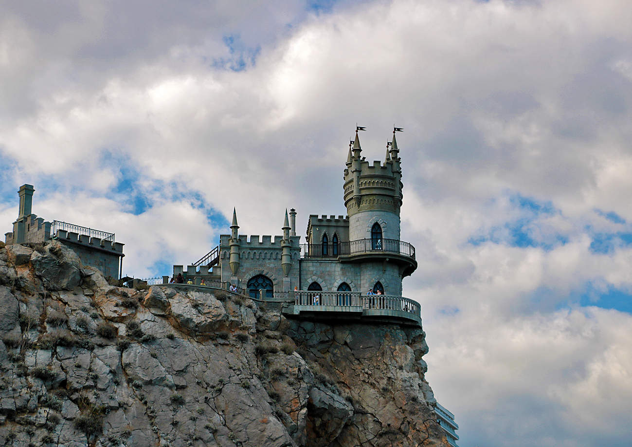 Ласточкино гнездо цветок фото