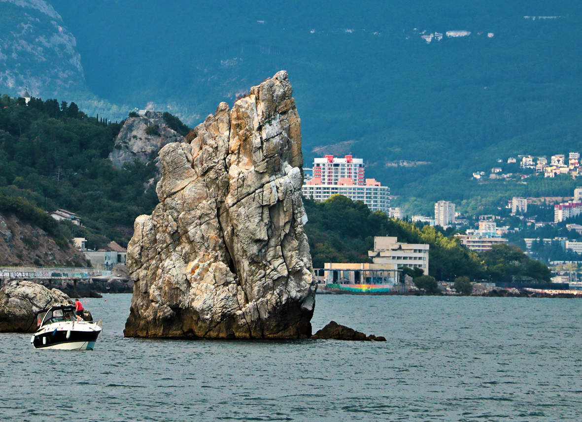 Ялта парус. Крым скалы. Ялта. Фото на скале Парус. Новая Ялта.