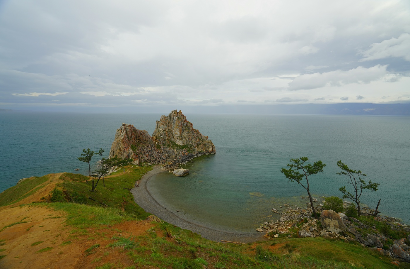 Байкал скалы береговые