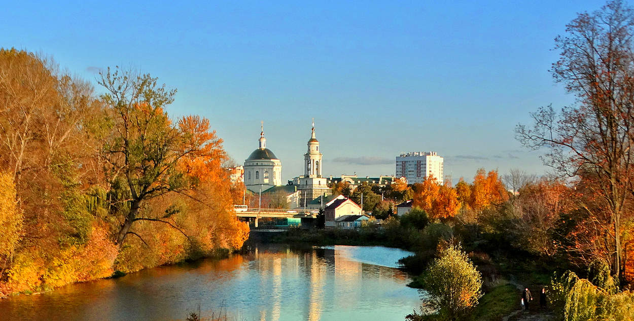 Храм Север осень река