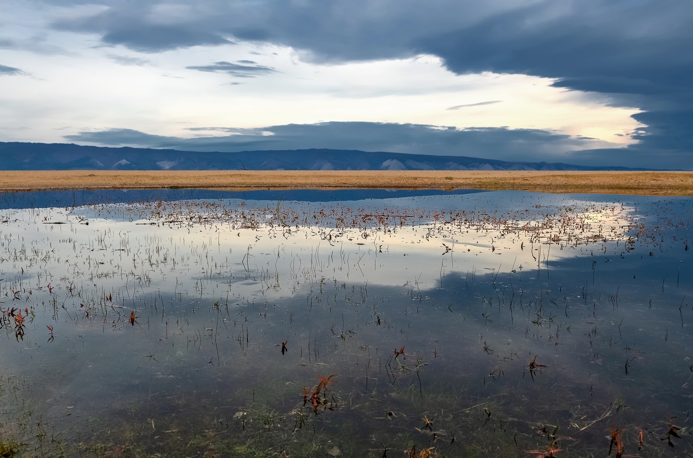 Скала Шаманка и Сарайский пляж