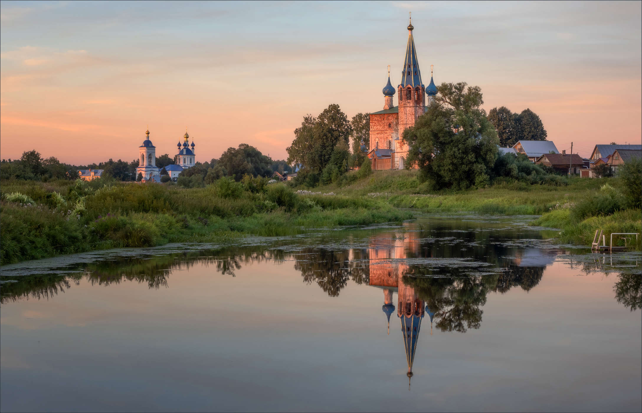 Храм отражение река Суздаль