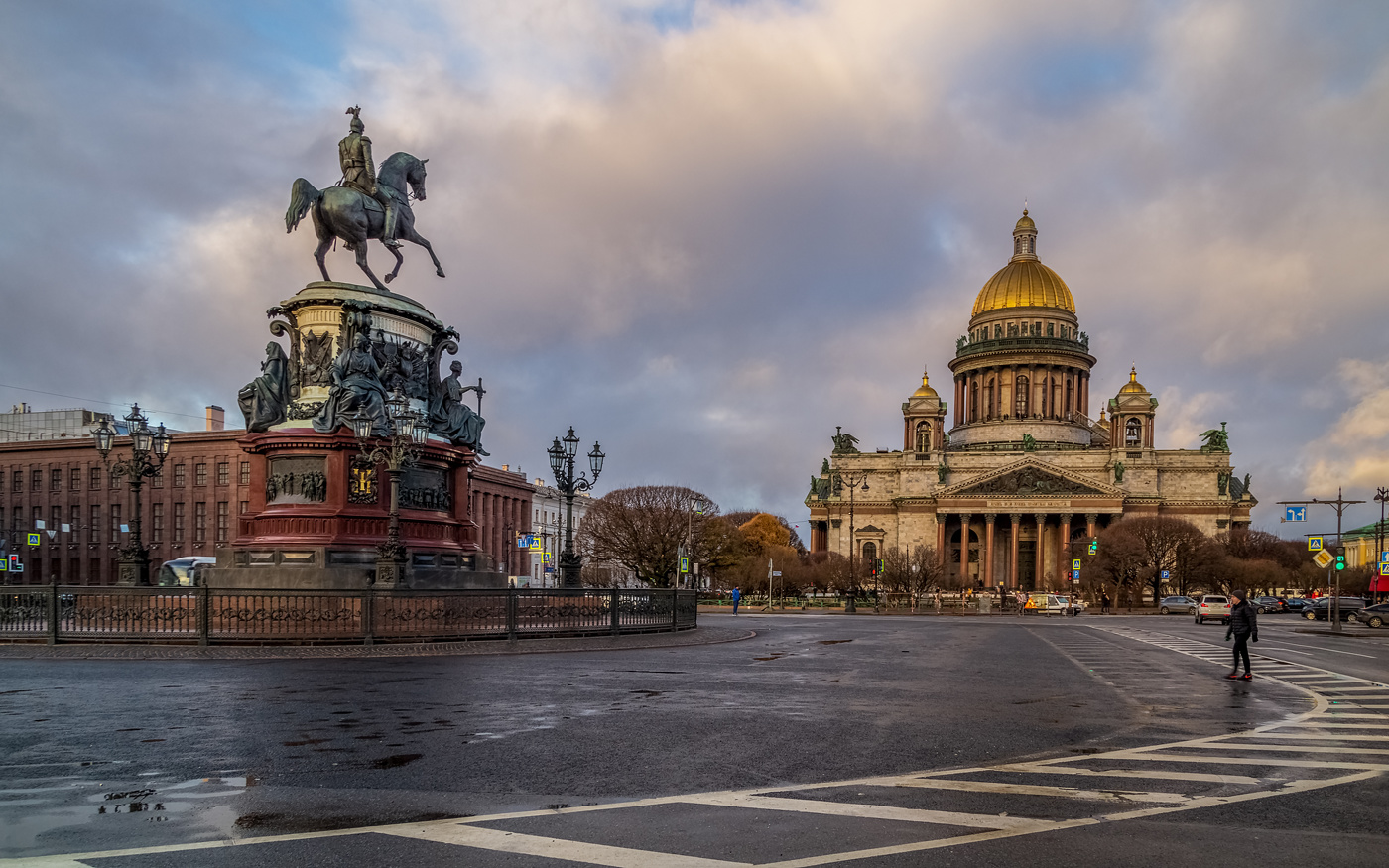 Исаакиевский собор и памятник Николаю 1 в Санкт-Петербурге
