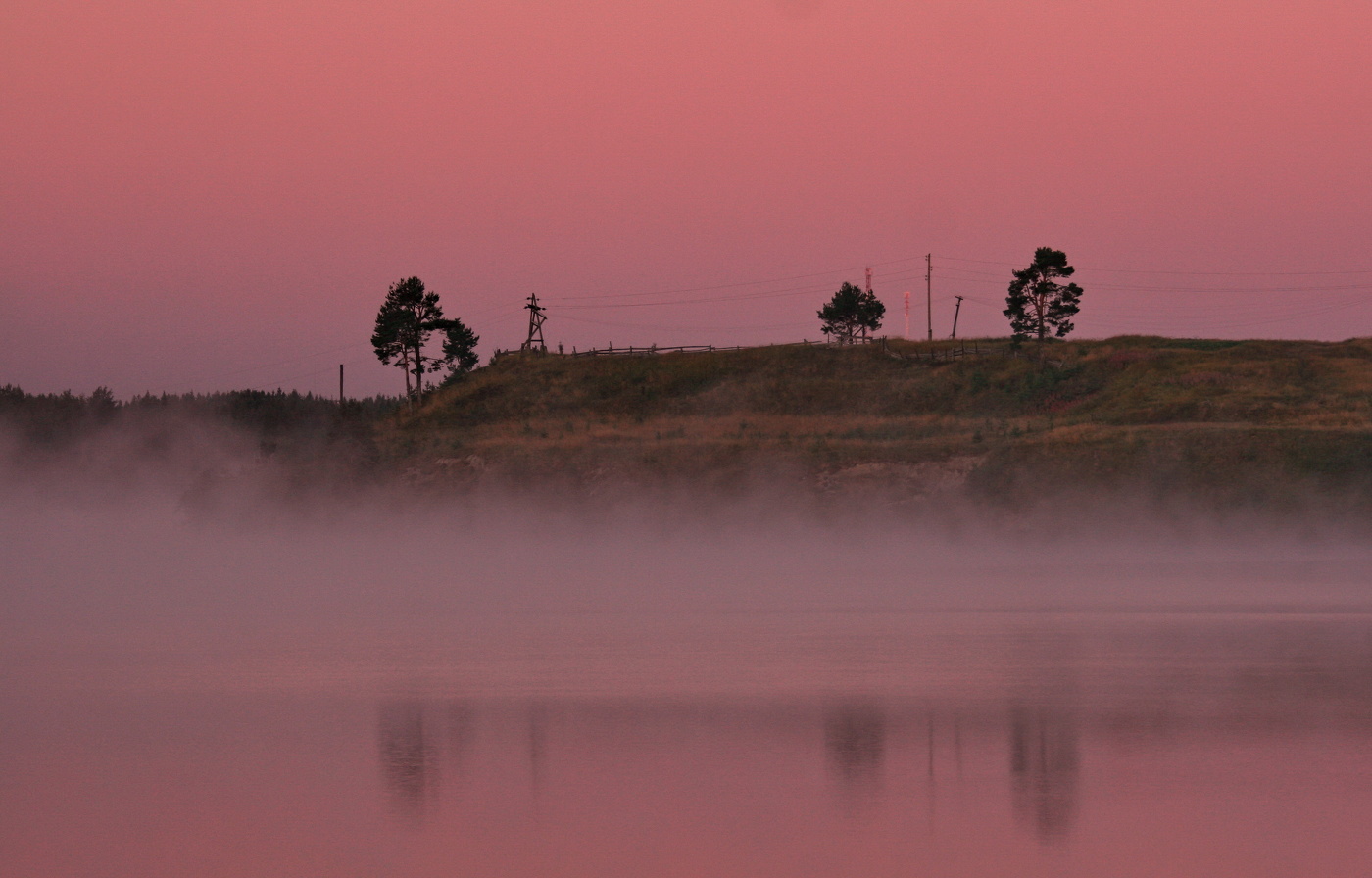 Утренний розовый туман