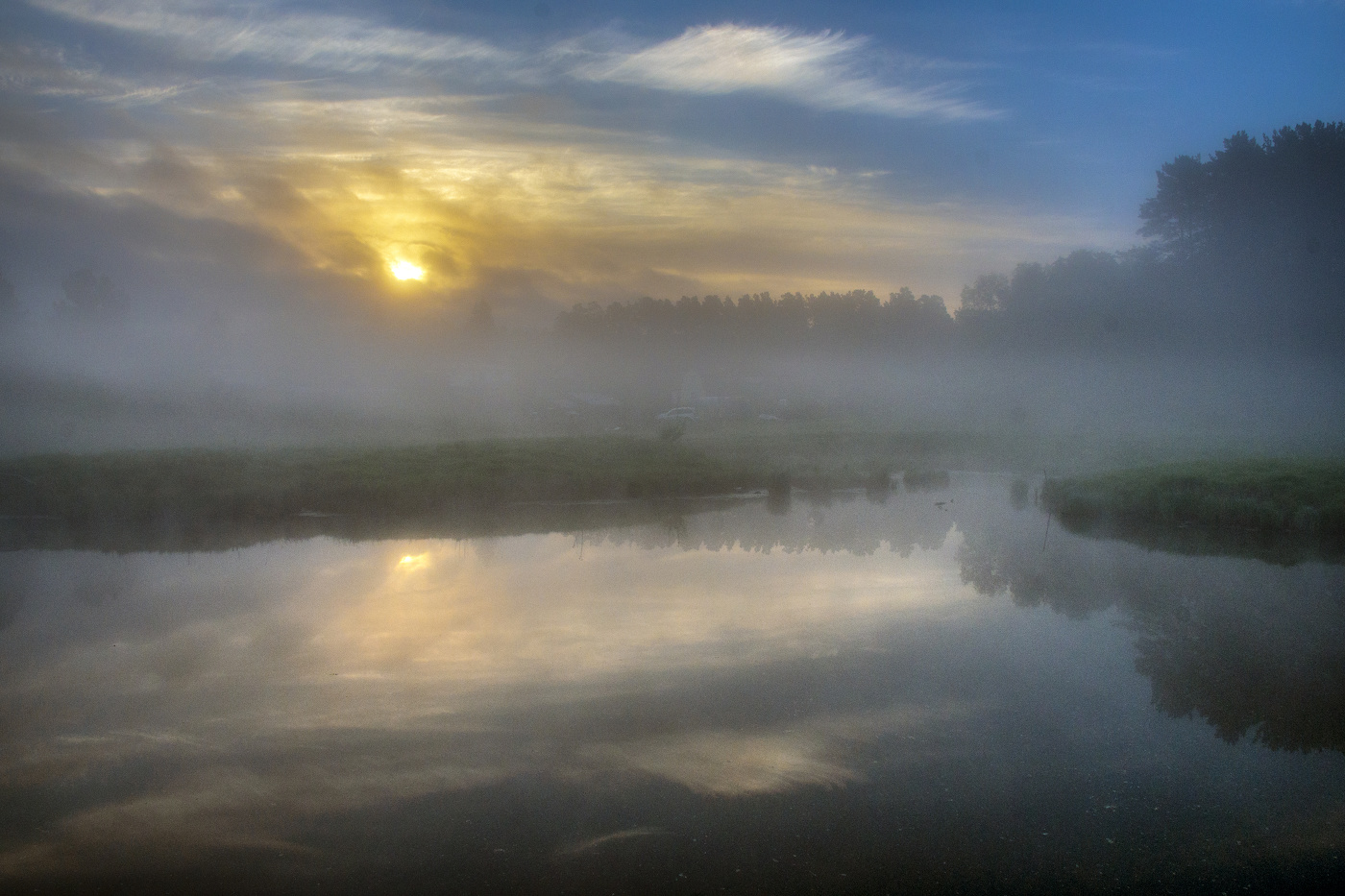 Стихотворение забелелся туман над рекой. Лето туман. Утро на реке картинки.