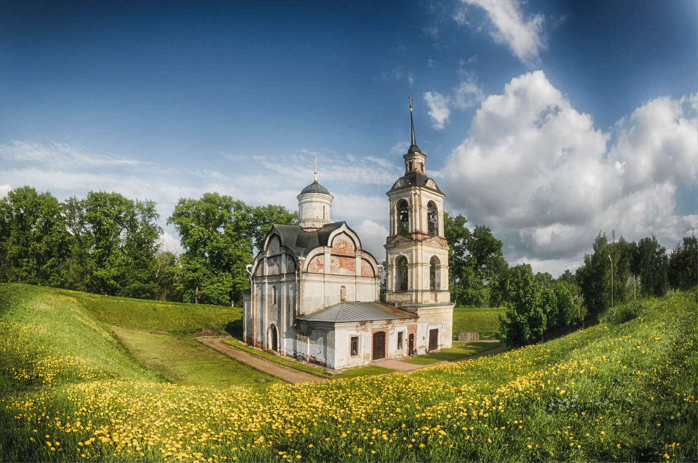 храмы в великих луках