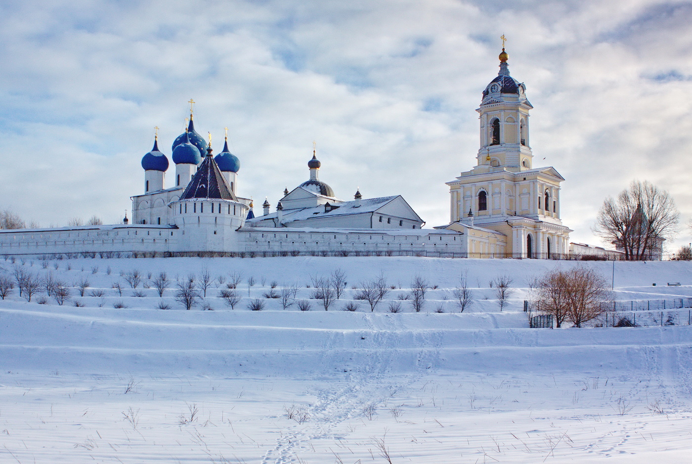 Серпухов Высоцкий монастырь ночью