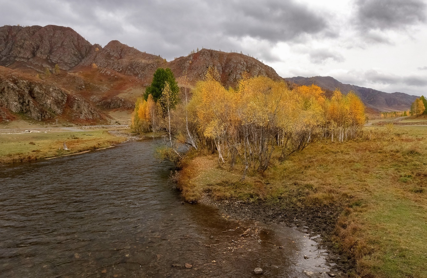 осенняя река