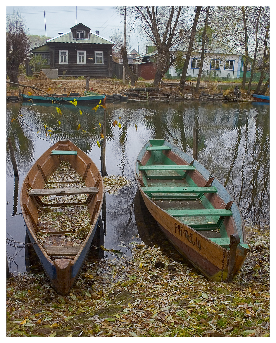 Устье реки трубеж переславль залесский. Переславль лодка трубеж. Плещеево озеро лодка. Переславль-залесский лодка. Река трубеж переславль.