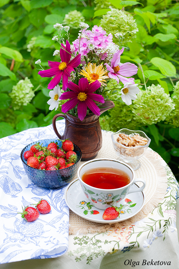 Чайные чашечки с клубникой