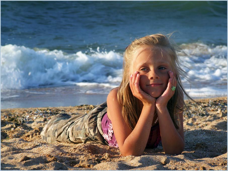Фото девушки 10 лет на пляже