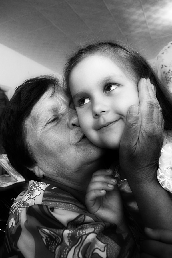 Фото для внучки. Бабушка и внучка. Фотосессия бабушки и внучки. Бабка с внучкой. С внучкой.