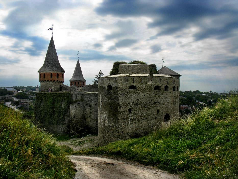 Замок автор. Старый замок Великий Новгород. Старая крепость. Древние крепости России. Замки на Руси.