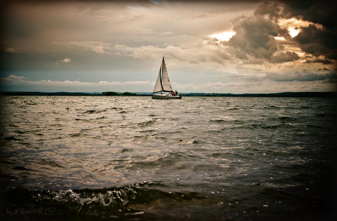 Белеет. Одинокий Парус одинокий Парус. Одинокий Парус в море. Белый Парус одинокий. Парус одиночка.