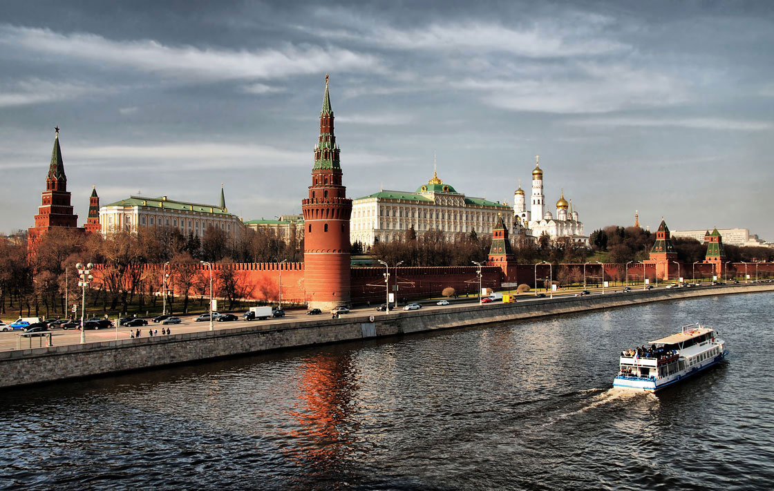 Автор кремлевской. Кремль Автор. Вид на Кремль издалека. Кремль авторские фото. Картинка вид на Кремль фото.