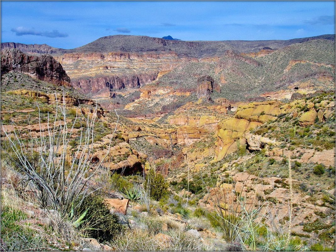 Ростань Апачы - Apache Junction - горны масіў у цэнтральнай Арызоне, ля г. ...