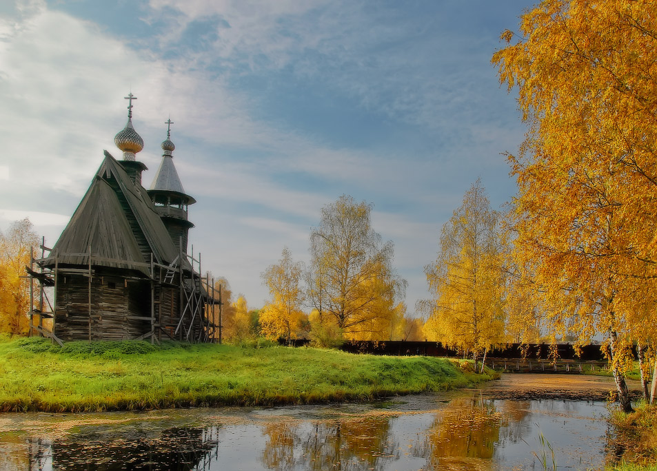 Сернурский храм осенью