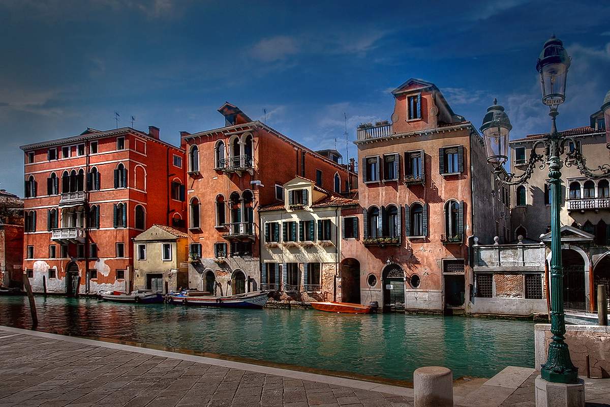 Венеция фото. Венеция (коммуна) архитектура Венеции. Серостар Венеция. Современная архитектура Венеции.