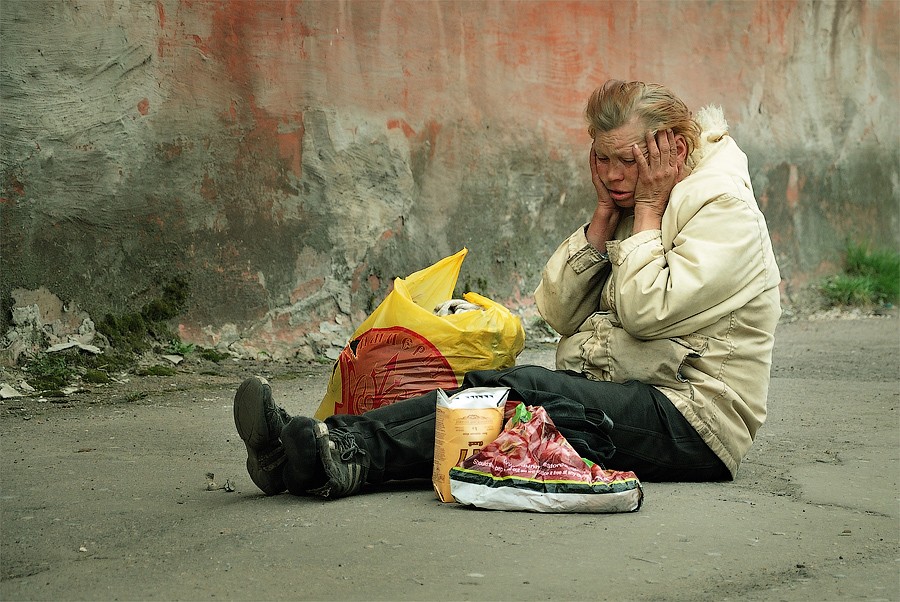 Фото бомжей женщин. Нищие женщины.