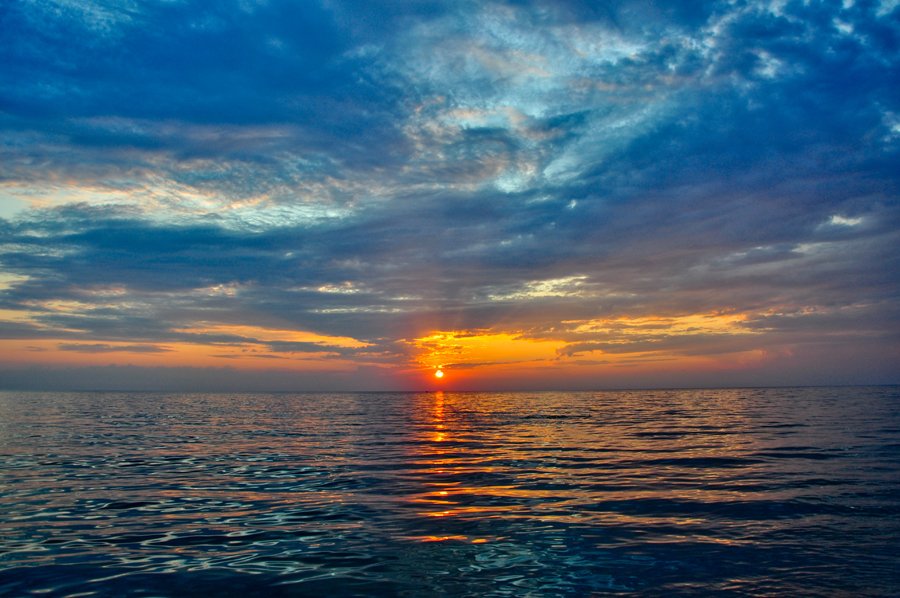 Новая песня черное море. The Black Sea. Graphica Black Sea. Black Sea Shape. Black Sea photo.