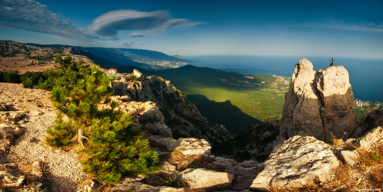 Горе в крыму. Плато горы ай-Петри. Ялта гора ай-Петри. Вид с горы ай Петри. Крым Алушта гора Петри.