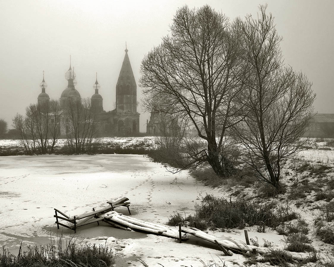 Село зимой в пасмурную