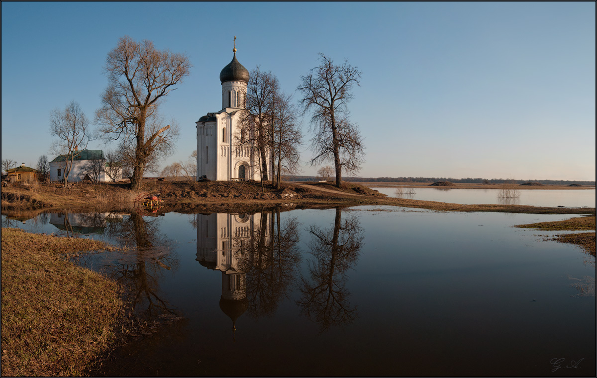 Покрова на Нерли Владимир весной