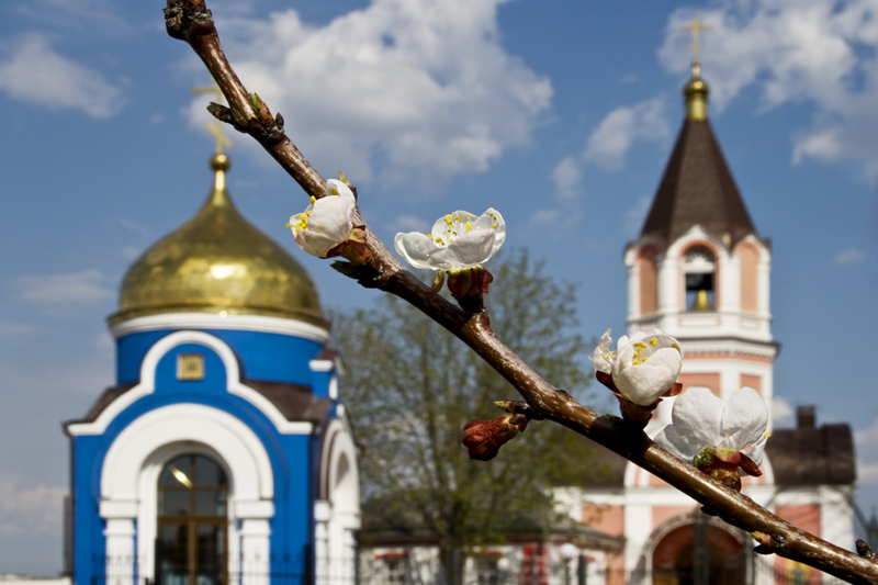 Ранняя Весна храм солнце