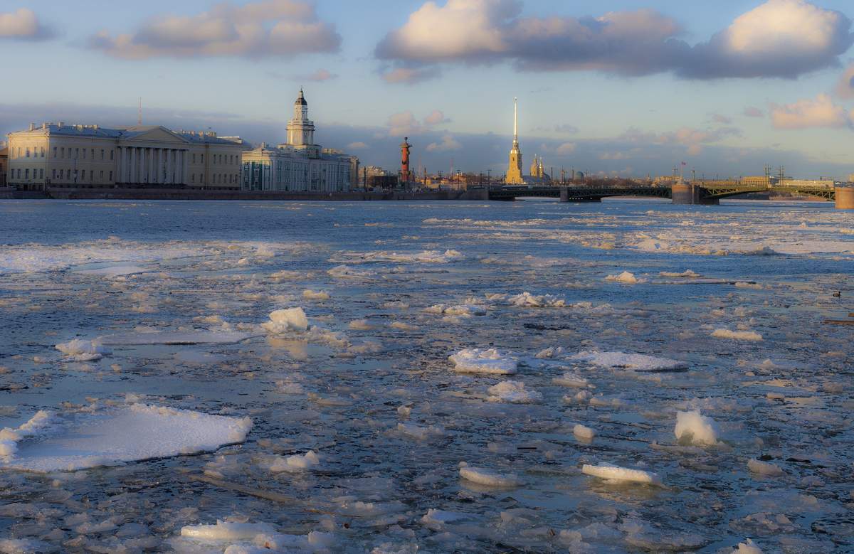 Весна в Санкт-Петербурге. Ледоход на Неве