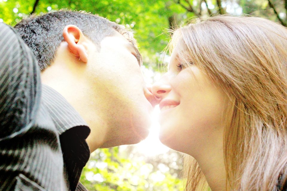 Как сделать поцелуй на фотографии