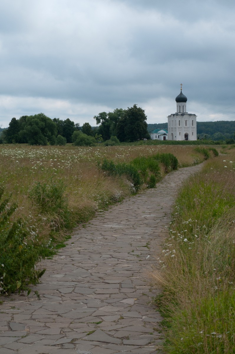 Тропа к церкви