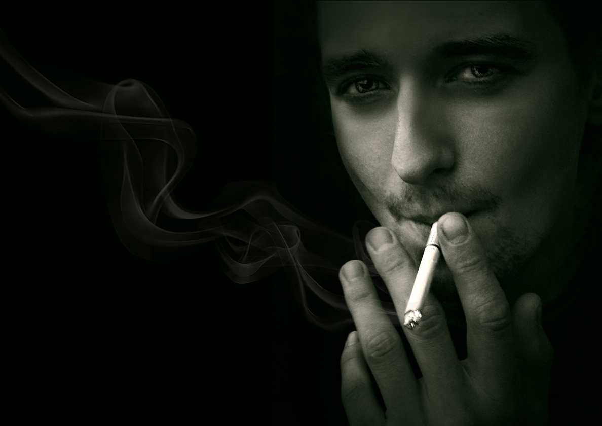 Парень с сигаретой черно белое фото