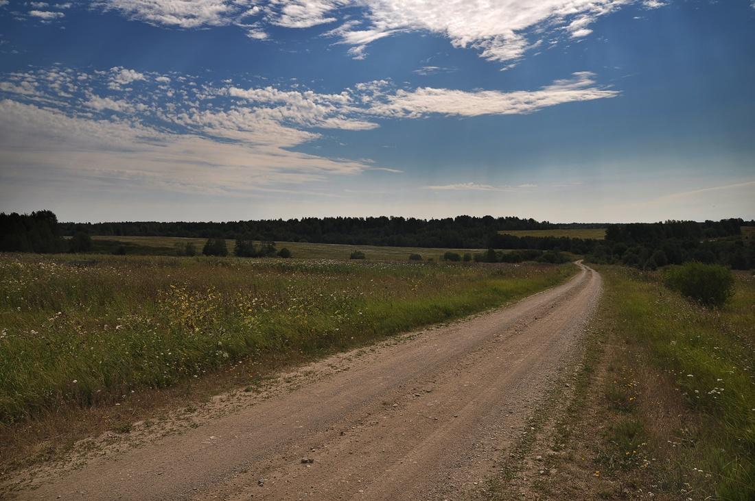 Там далеко далеко. Бусыгино Параньгинский. Село Илеть Бусыгино дорога. Дорога ведущая в деревню. Большая дорога село.